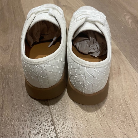 White Sneakers size 7 - Picture 7 of 8